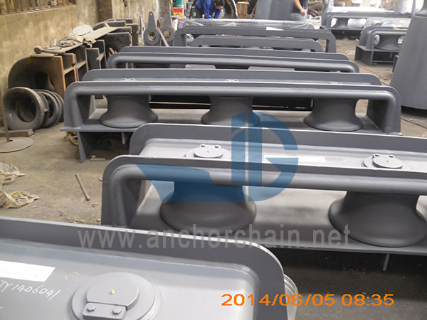 Fairlead ba con lăn loại kín