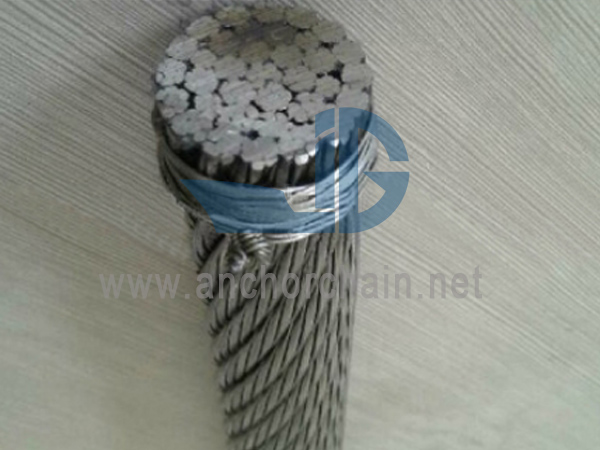 Cần cẩu sử dụng dây thép