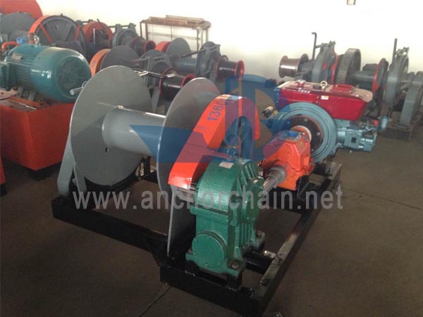 Máy tời hàng hải Diesel