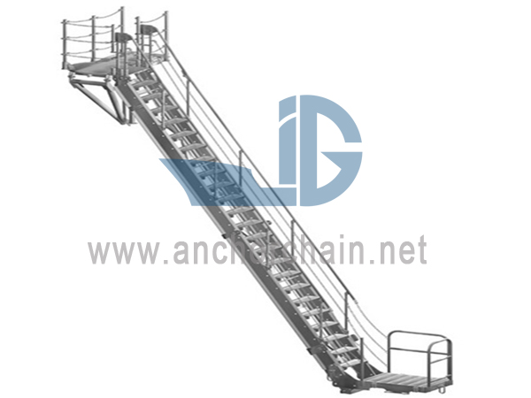 Thang nhà trọ bằng thép trên biển